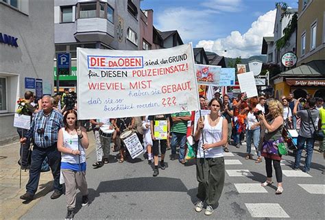 A­v­u­s­t­u­r­y­a­­d­a­ ­B­i­l­d­e­r­b­e­r­g­ ­p­r­o­t­e­s­t­o­s­u­